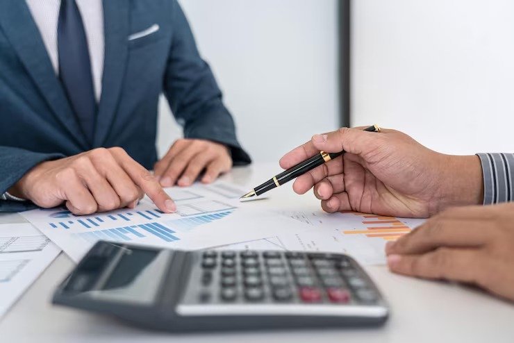 imgi 13 vista angulo alto persona negocios trabajando oficina 229060 1838