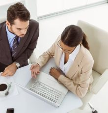 imgi 13 gente negocios usando laptop oficina 13339 117312